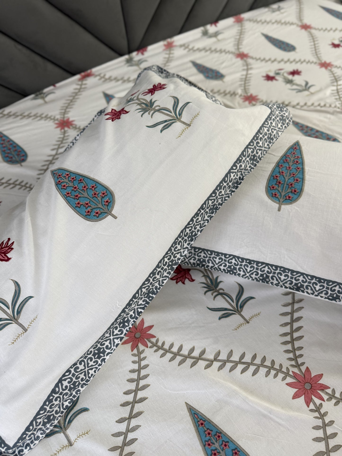 Pankhuri Jaali Print