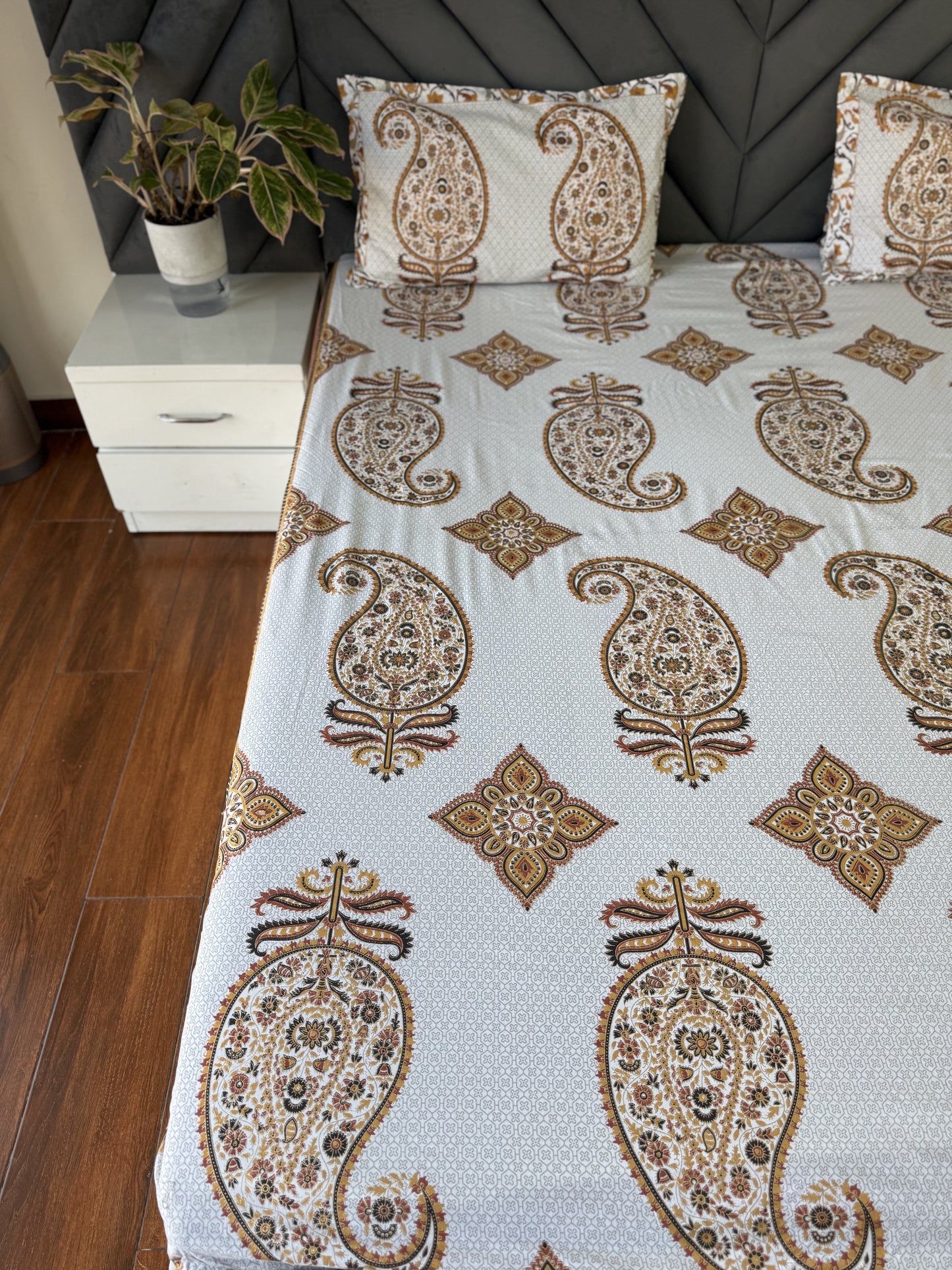 Rajwada Booti Print