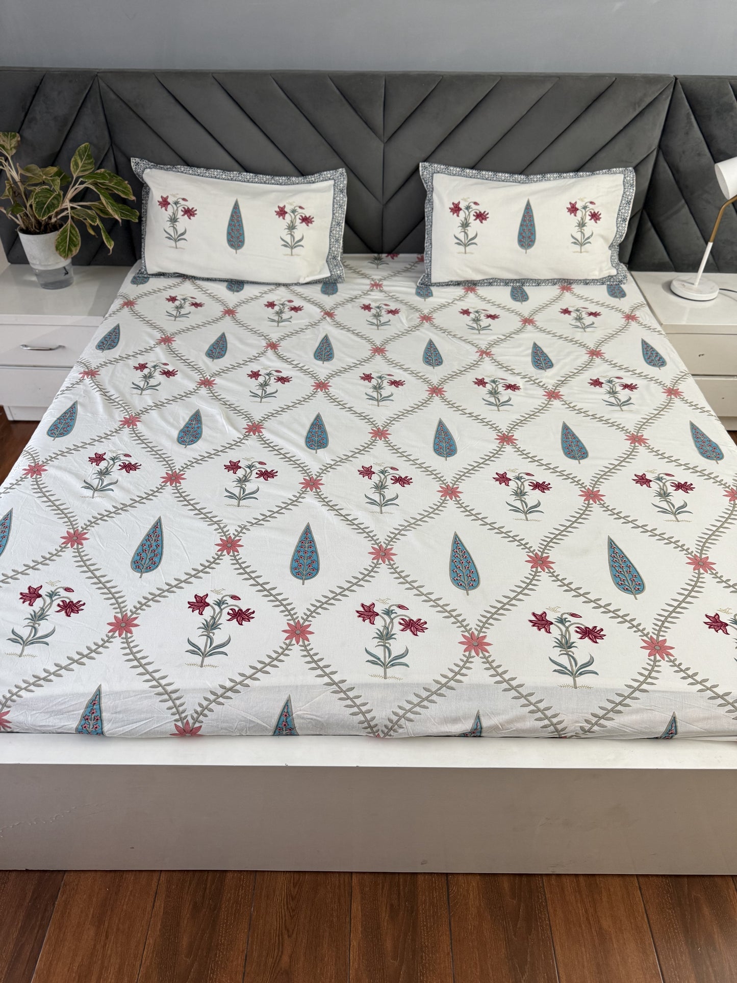 Pankhuri Jaali Print