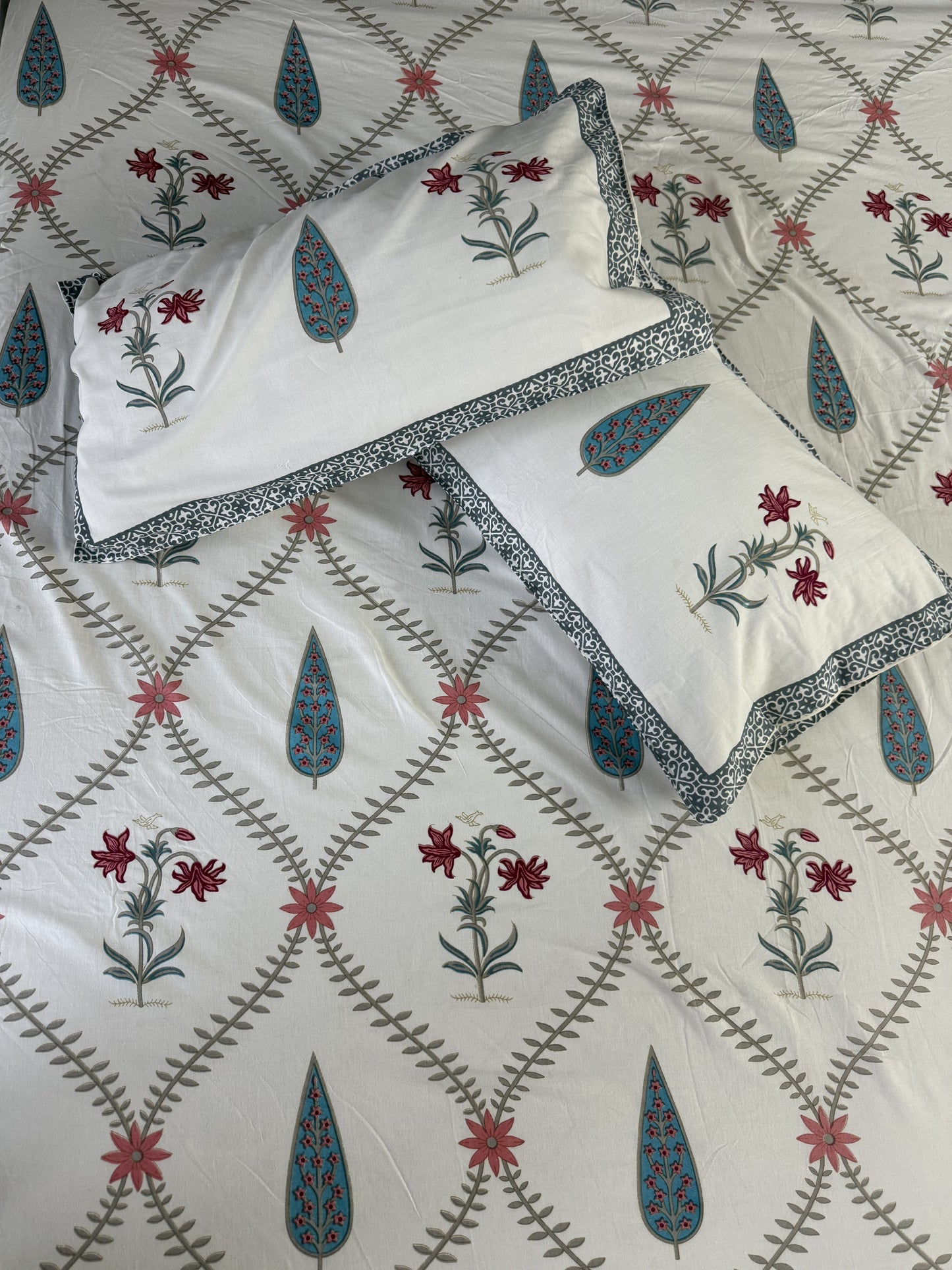 Pankhuri Jaali Print